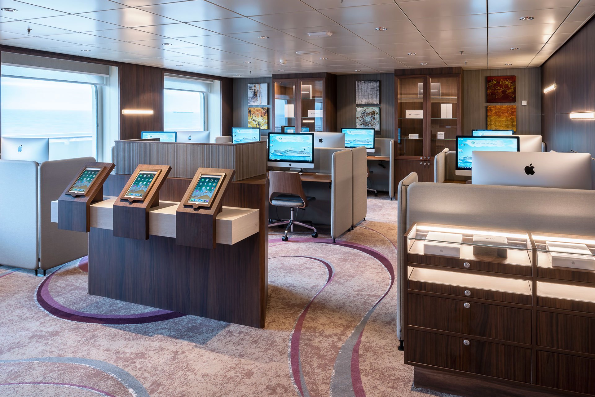 Crystal Cruises - Crystal Serenity - Computer University at Sea 1.jpg